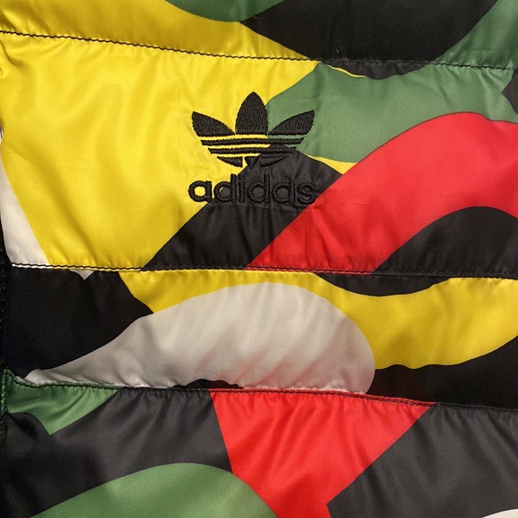 Vintage Adidas Puffer Vest. - Picture 5 of 7